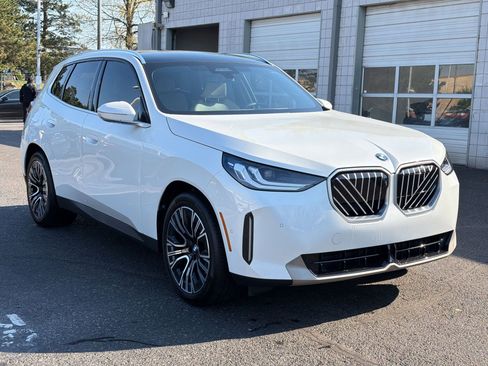 Used 2025 BMW X3 xDrive30i w/ Premium Package image 7