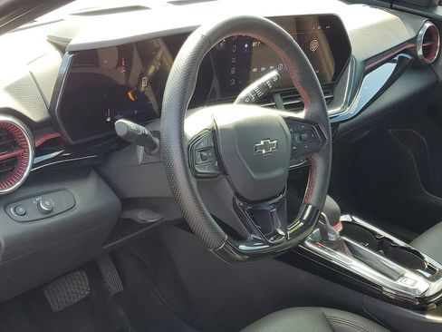 Used 2024 Chevrolet Trax RS w/ Sunroof Package FWD image 11