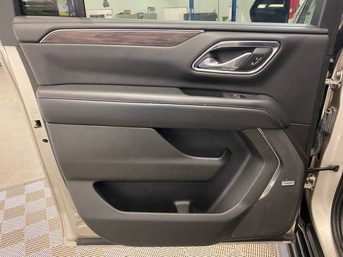 Used 2021 Chevrolet Suburban LT image 24