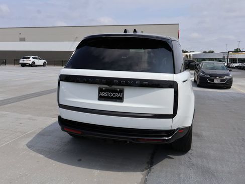 Used 2025 Land Rover Range Rover SE AWD/4WD image 12
