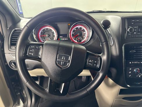 Used 2016 Dodge Grand Caravan SE image 15