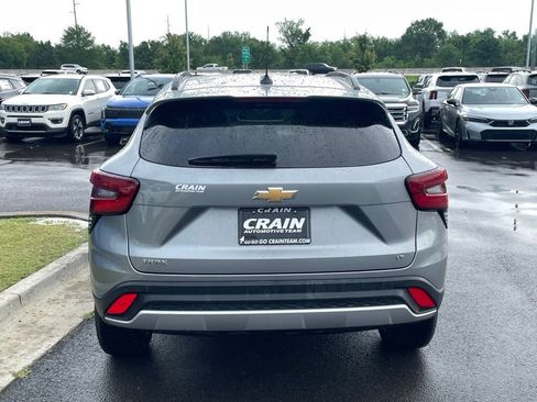Used 2025 Chevrolet Trax LT w/ Driver Confidence Package FWD image 6