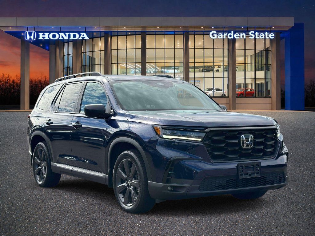 Used 2023 Honda Pilot Sport image 2