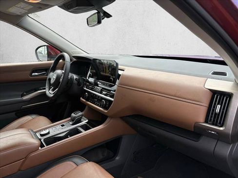 Used 2024 Nissan Pathfinder Platinum AWD/4WD image 23