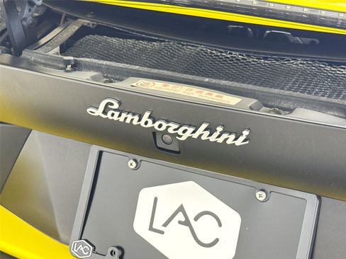 Used 2018 Lamborghini Aventador S image 32