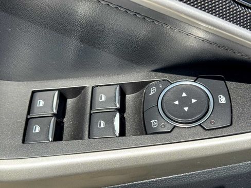 Used 2022 Ford Explorer XLT w/ Equipment Group 202A AWD/4WD image 16