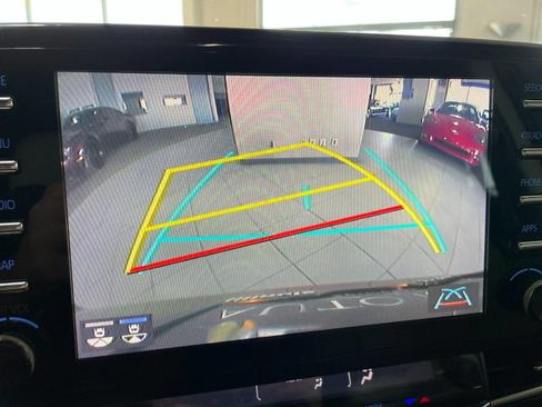 Used 2021 Toyota Sienna Limited image 35