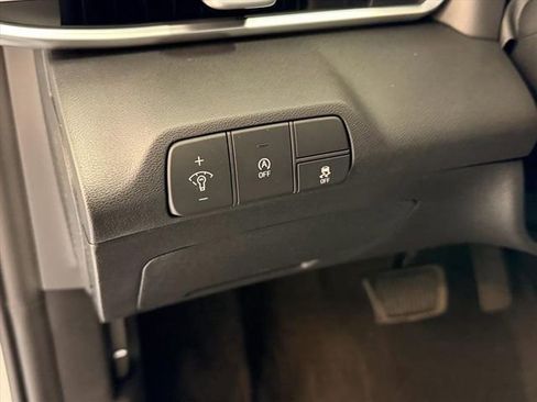 New 2026 Hyundai Elantra SE FWD image 22