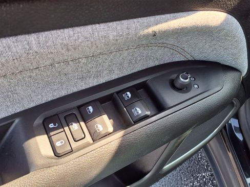 Used 2023 Jeep Compass Latitude AWD/4WD image 19