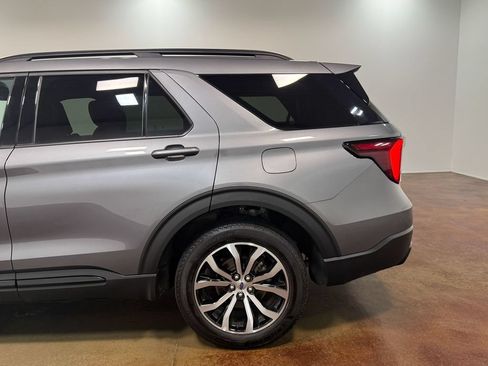 Used 2025 Ford Explorer ST-Line AWD/4WD image 34