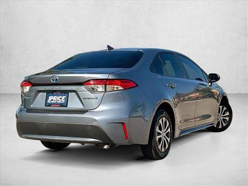 Used 2021 Toyota Corolla LE FWD image 2