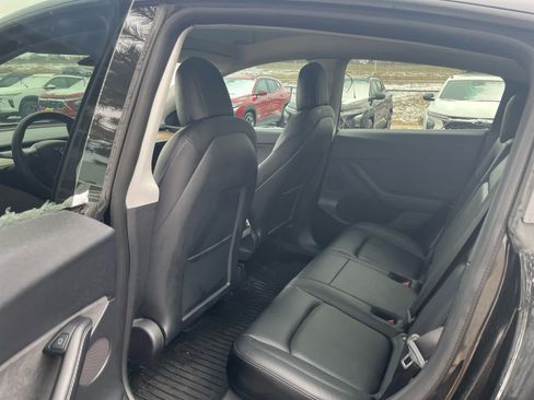 Used 2021 Tesla Model Y Long Range image 9