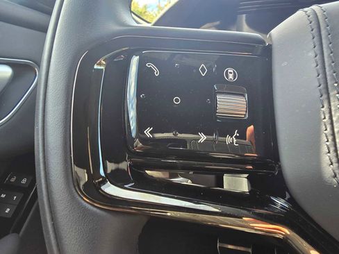 Certified 2025 Land Rover Range Rover Velar Dynamic SE image 31