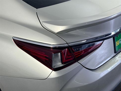 Used 2022 Lexus ES 350 Ultra Luxury w/ Accessory Package 2 FWD image 32
