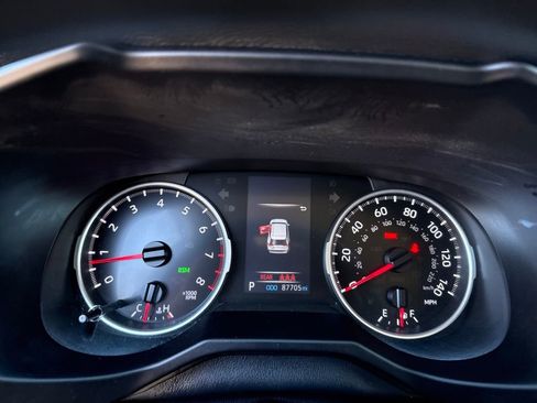 Used 2021 Toyota RAV4 XLE w/ Carpet Mat Package (TMS) image 15