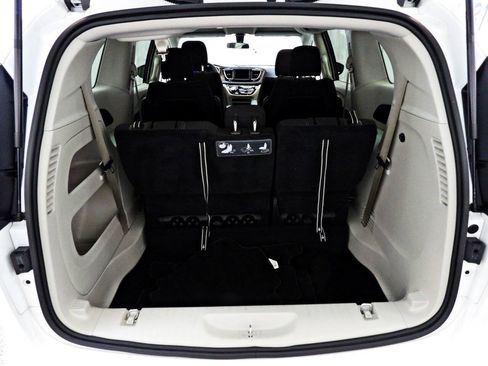 Used 2021 Chrysler Voyager LX FWD image 12