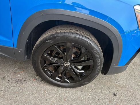 Used 2022 Volkswagen Taos SE w/ Panoramic Sunroof Package image 4