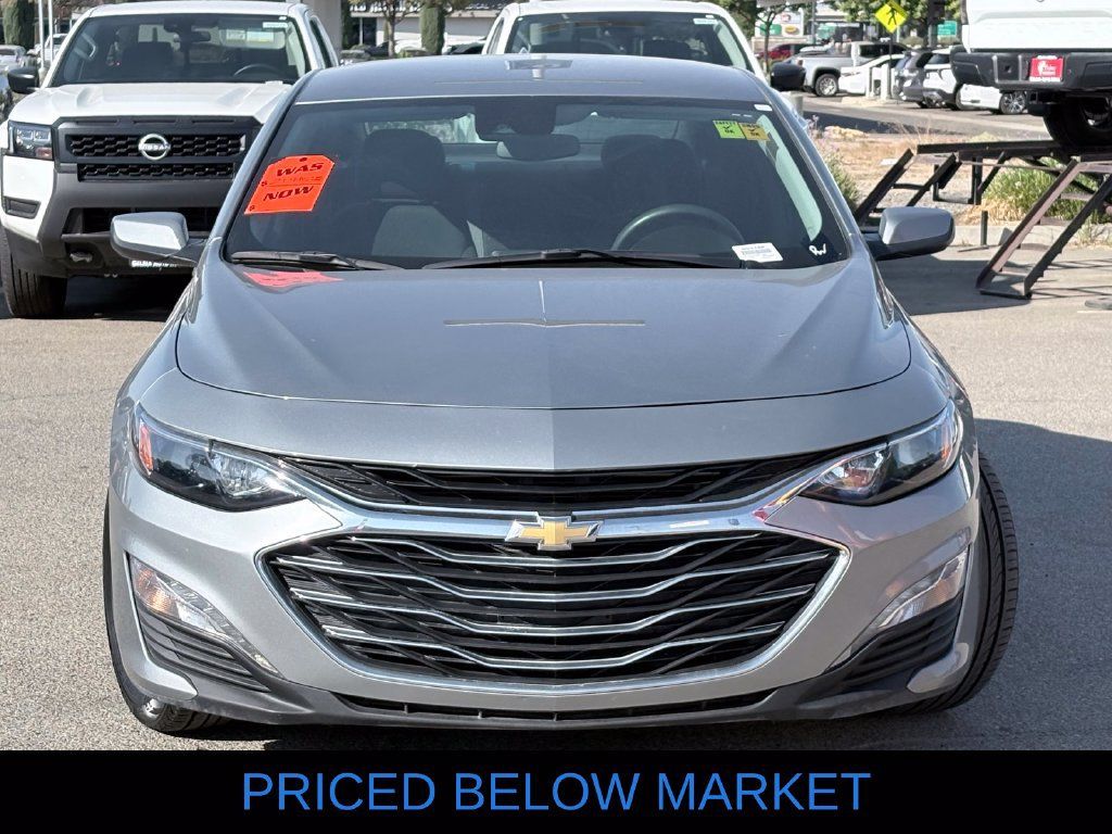 Used 2025 Chevrolet Malibu LT FWD image 3