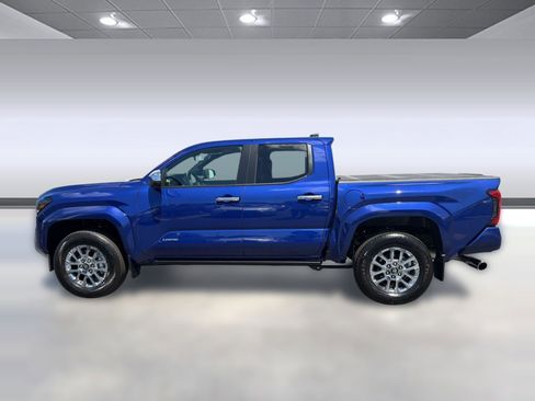 Used 2025 Toyota Tacoma Limited AWD/4WD image 2
