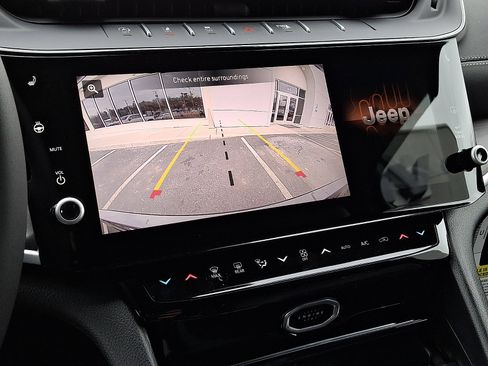 New 2026 Jeep Grand Cherokee Altitude image 14