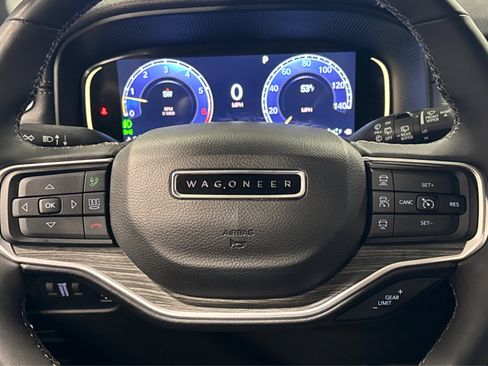 Used 2024 Jeep Wagoneer Series II w/ Flexible Seating Group image 25