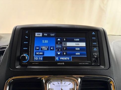 Used 2012 Chrysler Town & Country Touring-L w/ Premium Group FWD image 46