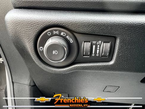 Used 2025 Chrysler Pacifica Select FWD image 17