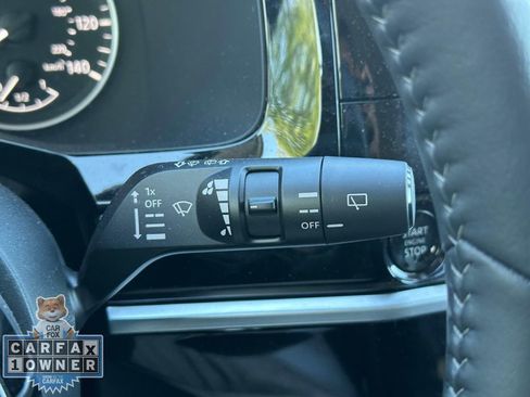 Used 2025 Nissan Pathfinder SL AWD/4WD image 28