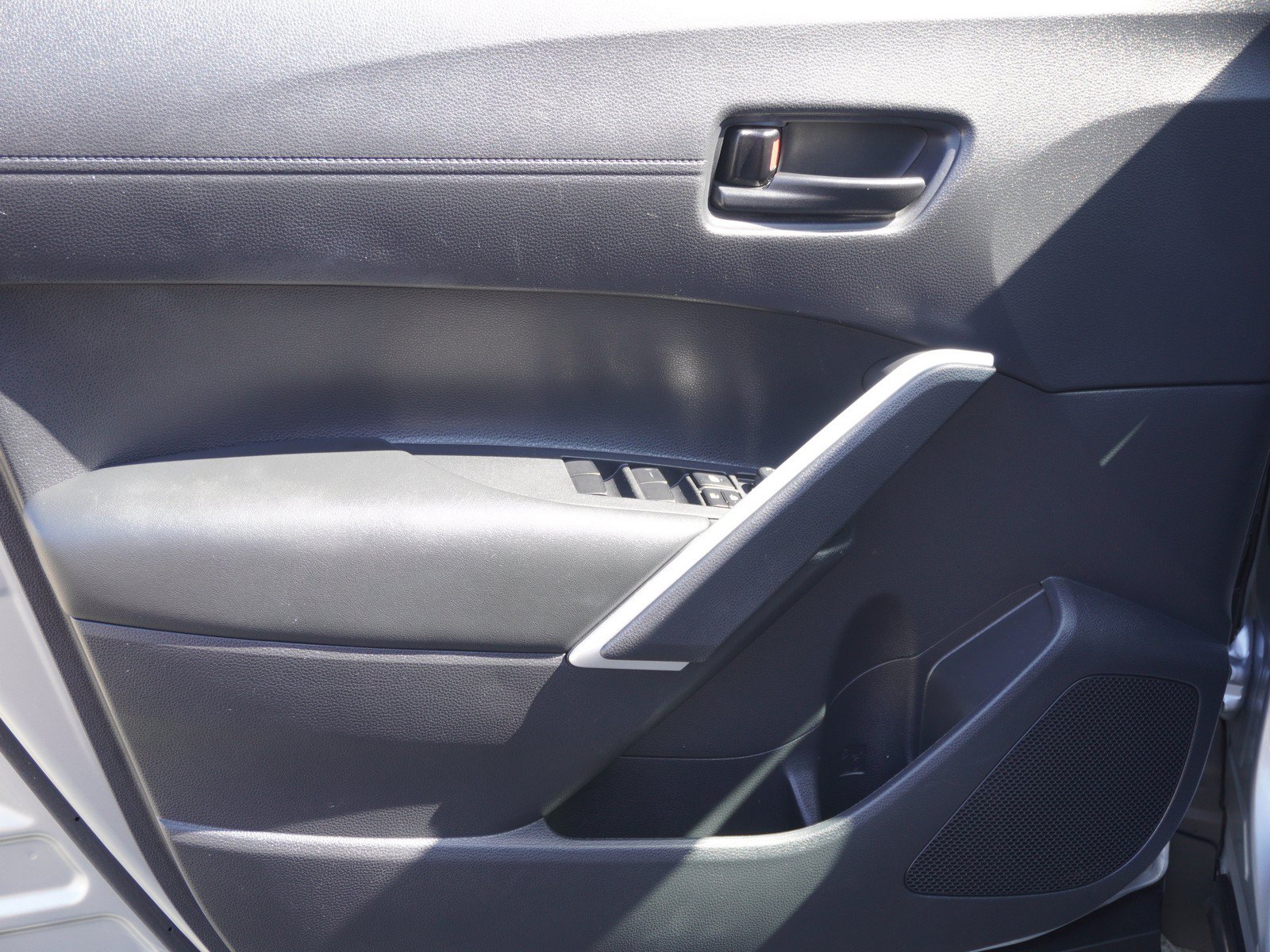 Used 2025 Toyota Corolla Cross LE FWD image 18