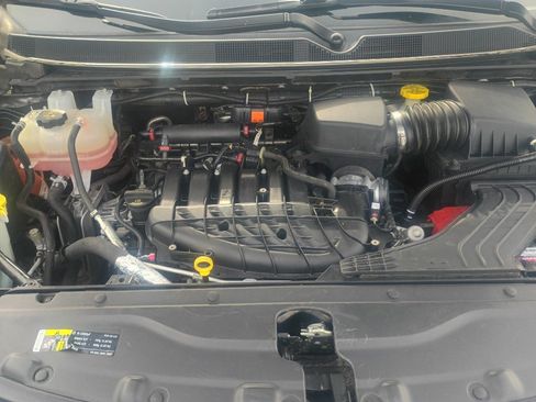 Used 2017 Chrysler Pacifica Touring-L FWD image 35