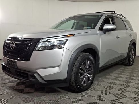 Used 2023 Nissan Pathfinder SV w/ Black Appearance Package AWD/4WD image 6