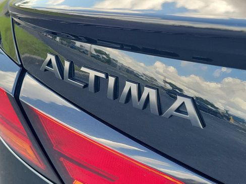 Used 2022 Nissan Altima 2.5 SR w/ Midnight Edition Package FWD image 6