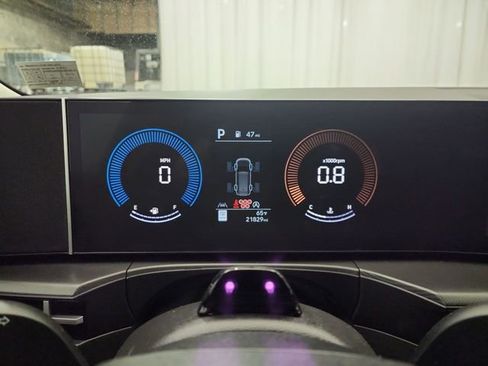 Used 2025 Hyundai Santa Fe SEL image 12