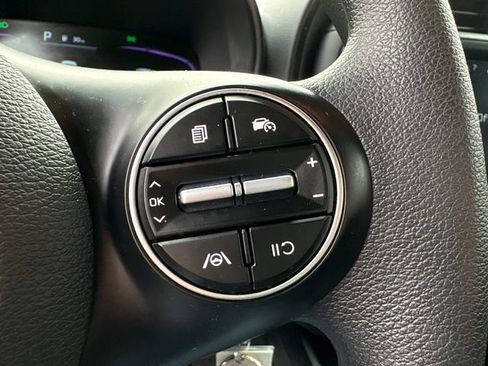 Used 2025 Kia Soul LX image 29