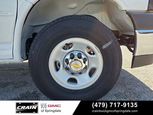 Used 2024 Chevrolet Express 3500 w/ Driver Convenience Package RWD image 28