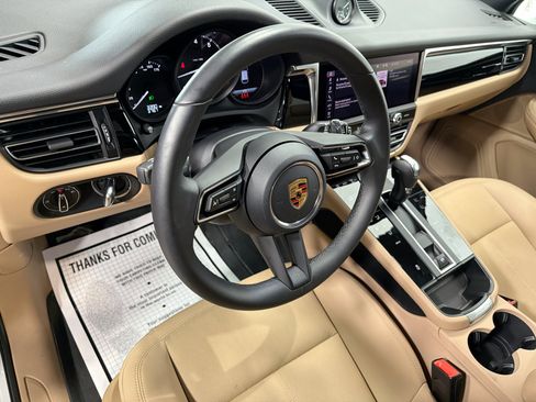 Certified 2026 Porsche Macan AWD/4WD image 4