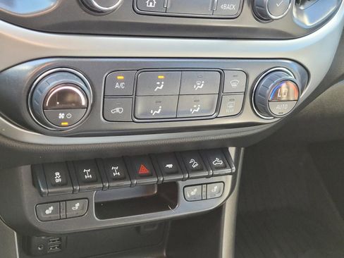 Used 2022 Chevrolet Colorado ZR2 image 25