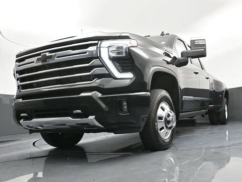 Used 2024 Chevrolet Silverado 3500 High Country w/ High Country Premium Package image 37