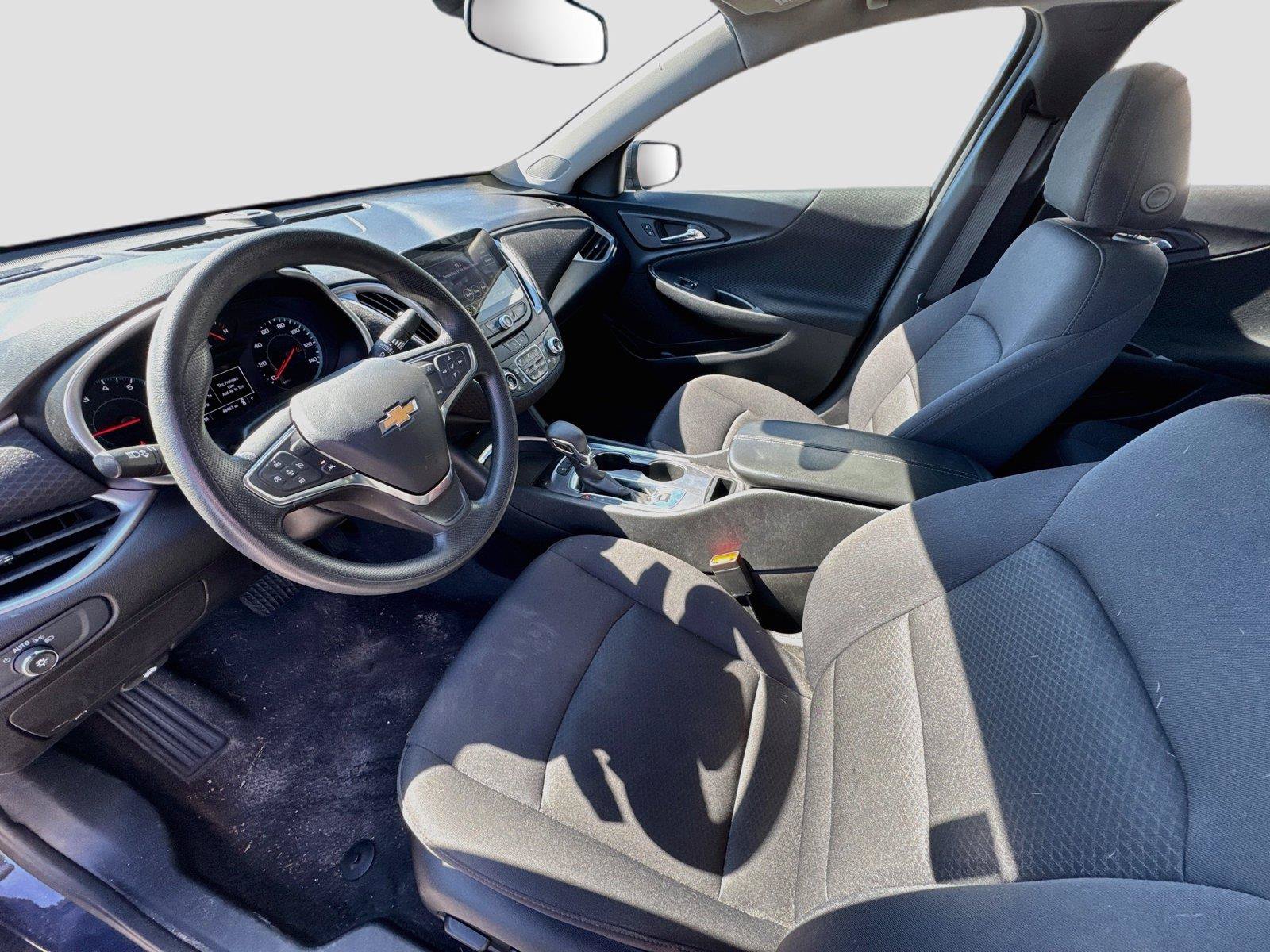 Used 2025 Chevrolet Malibu LT FWD image 4