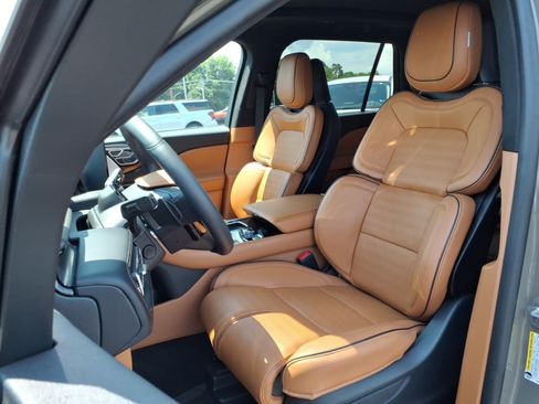 Used 2025 Lincoln Aviator Black Label AWD/4WD image 10