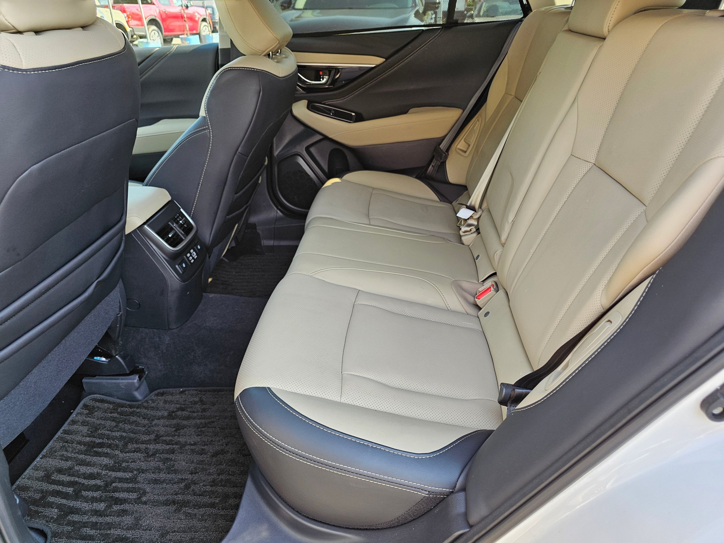 Used 2025 Subaru Outback Limited AWD/4WD image 18