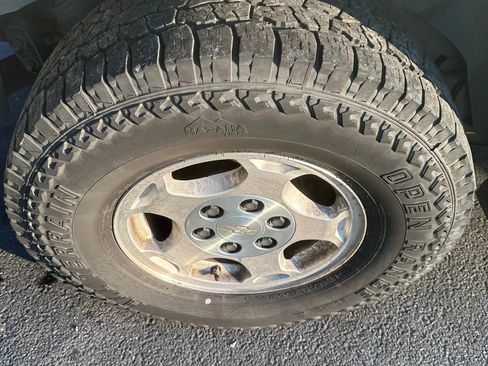 Used 2004 Chevrolet Tahoe LS image 34