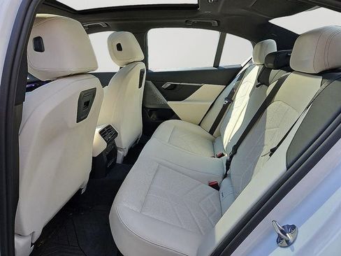 Certified 2024 BMW i5 eDrive40i w/ Premium Package image 9