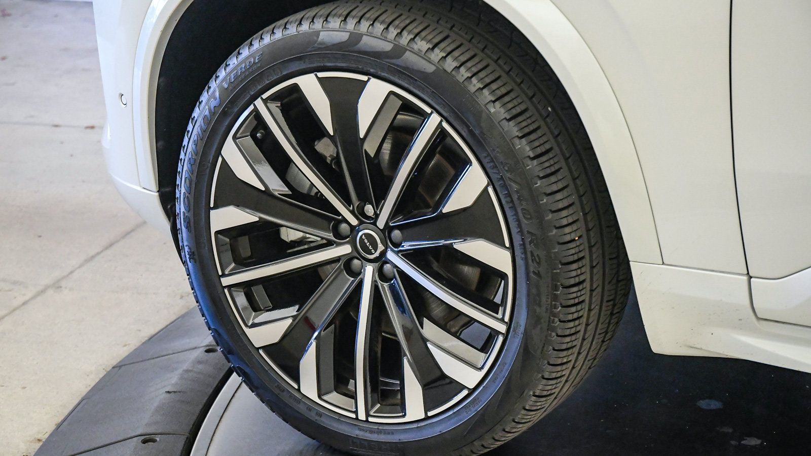 Used 2026 Volvo XC90 B6 Plus w/ Protection Package Premier AWD/4WD image 10
