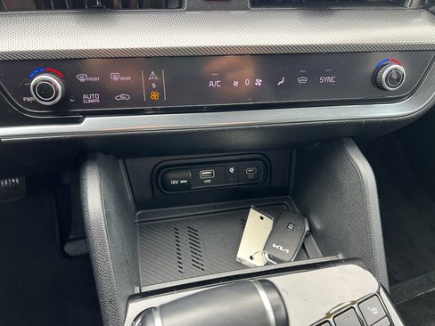 Used 2023 Kia Sportage SX image 24