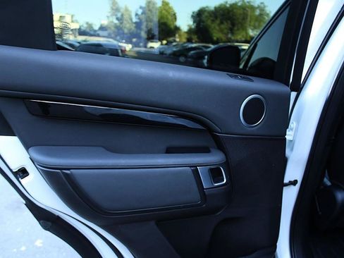 Used 2018 Land Rover Discovery SE AWD/4WD image 21