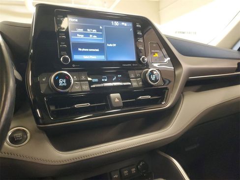 Used 2021 Toyota Highlander XLE image 26