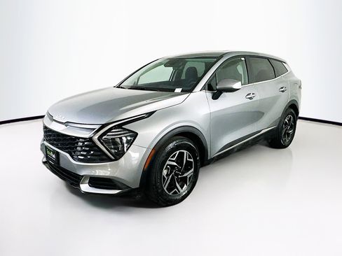 Used 2024 Kia Sportage LX image 3