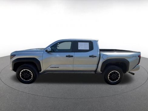 Used 2025 Toyota Tacoma TRD Off-Road AWD/4WD image 9