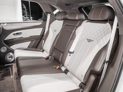 Used 2023 Bentley Bentayga Azure image 23